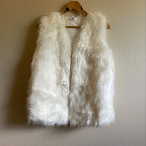 Time and Tru Jackets & Blazers - CYBER SALE  Winter White  Faux Fur Vest  Sm4-6